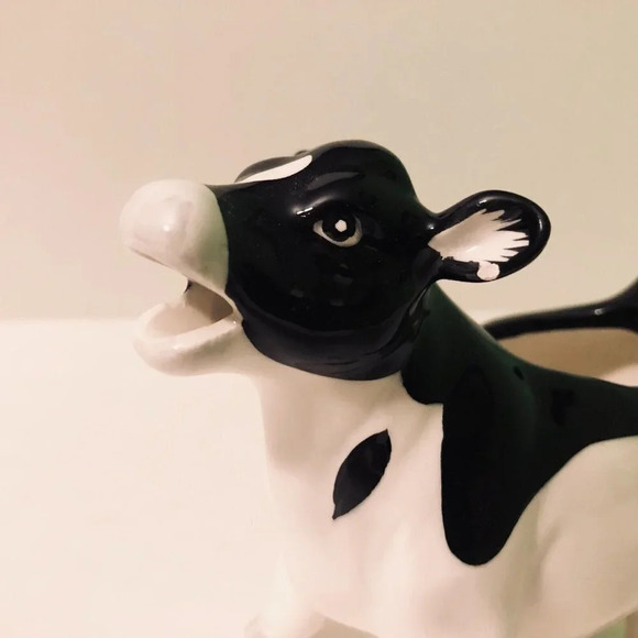 Vintage Otagiri Cow Creamer Black and White 5.5 Inch Long - Picture 4 of 16